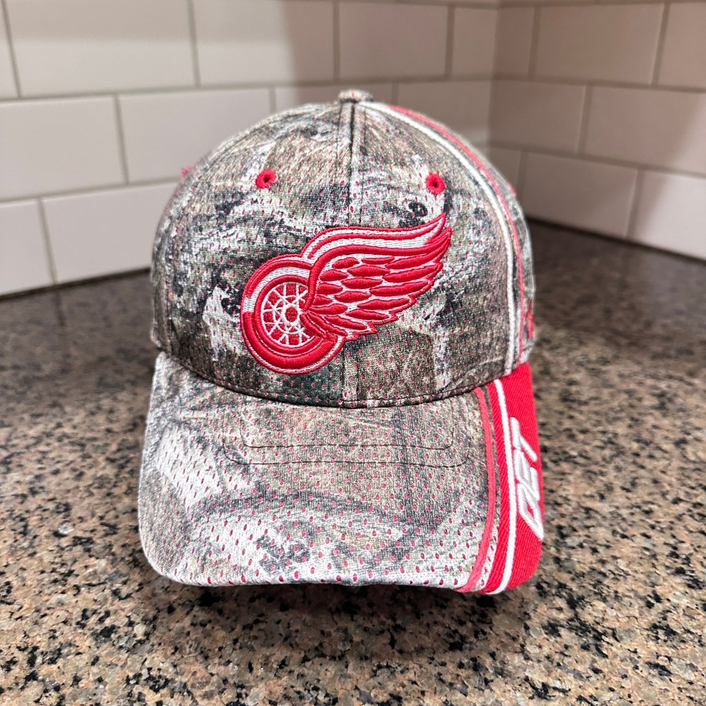 Detroit Red Wings Zephyr Camouflage Hat Stretch Fit Medium Large NHL